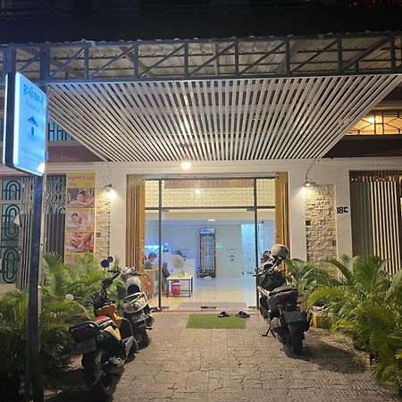 Whg Whitehouse Guesthouse Phnom Penh Exterior photo